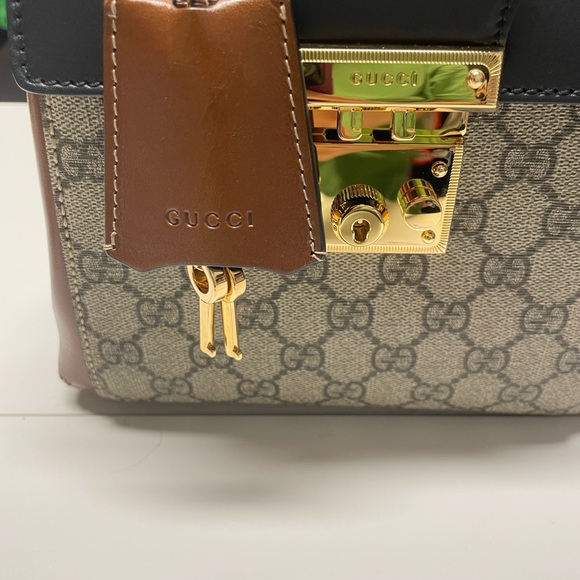 Gucci Padlock GG Supreme Convertible backpack/ crossbody. - Picture 15 of 15